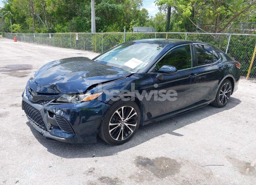 Photo 2 of 2018 Toyota Camry SE (VIN JTNB11HK1J3023994)