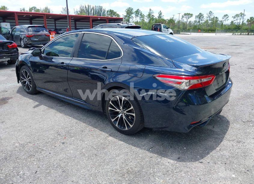 Photo 3 of 2018 Toyota Camry SE (VIN JTNB11HK1J3023994)
