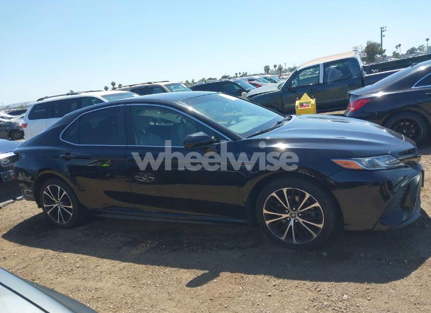 Photo 14 of 2018 Toyota Camry SE (VIN JTNB11HK3J3037024)