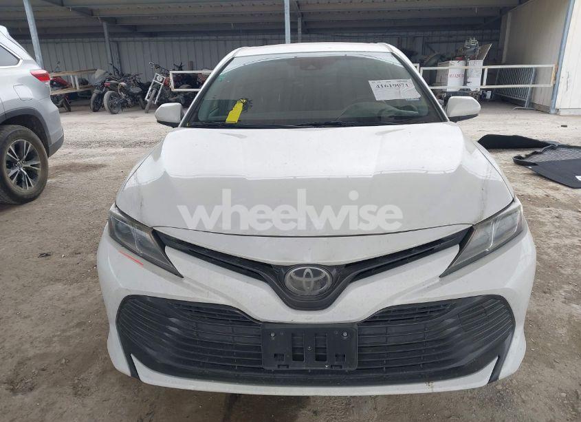 Photo 12 of 2018 Toyota Camry LE (VIN JTNB11HK5J3047909)