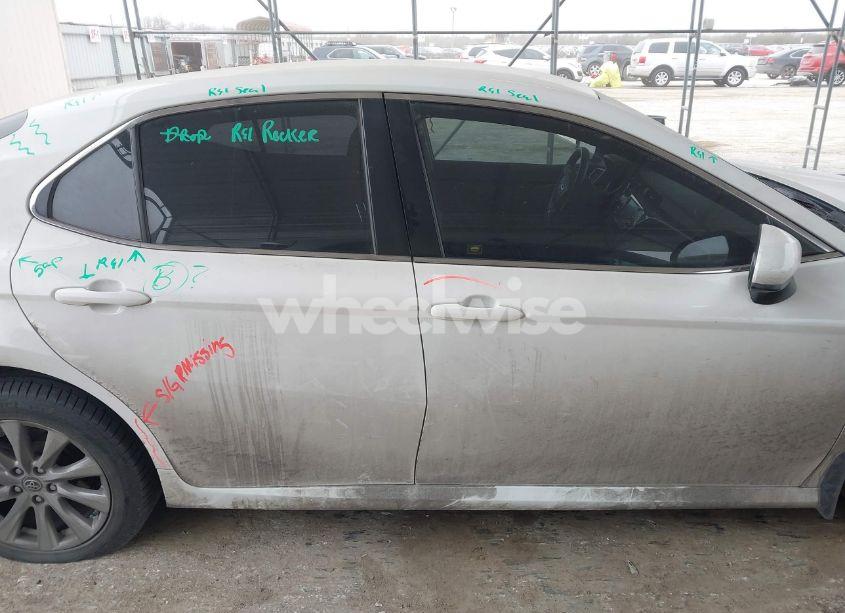 Photo 13 of 2018 Toyota Camry LE (VIN JTNB11HK5J3047909)