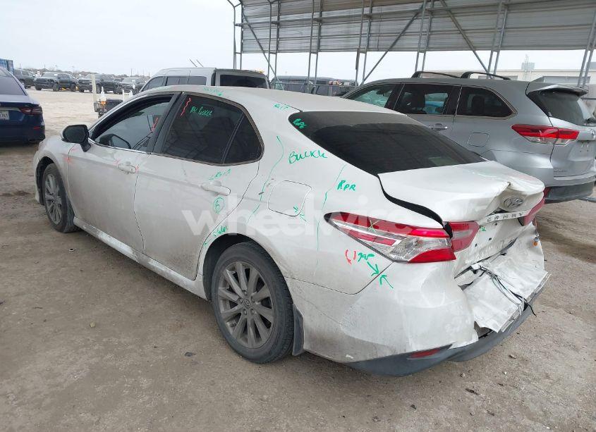 Photo 3 of 2018 Toyota Camry LE (VIN JTNB11HK5J3047909)