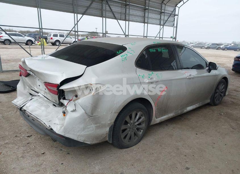 Photo 4 of 2018 Toyota Camry LE (VIN JTNB11HK5J3047909)