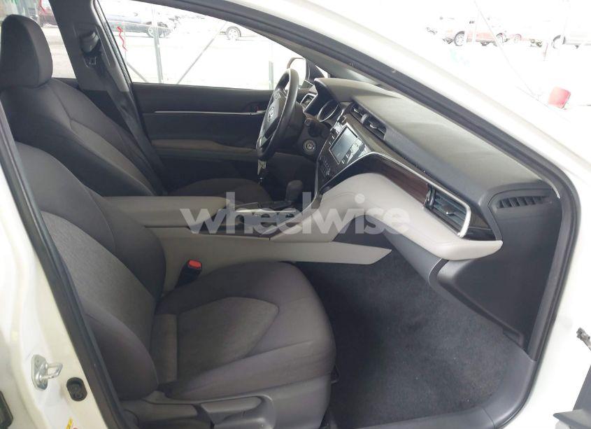 Photo 5 of 2018 Toyota Camry LE (VIN JTNB11HK5J3047909)