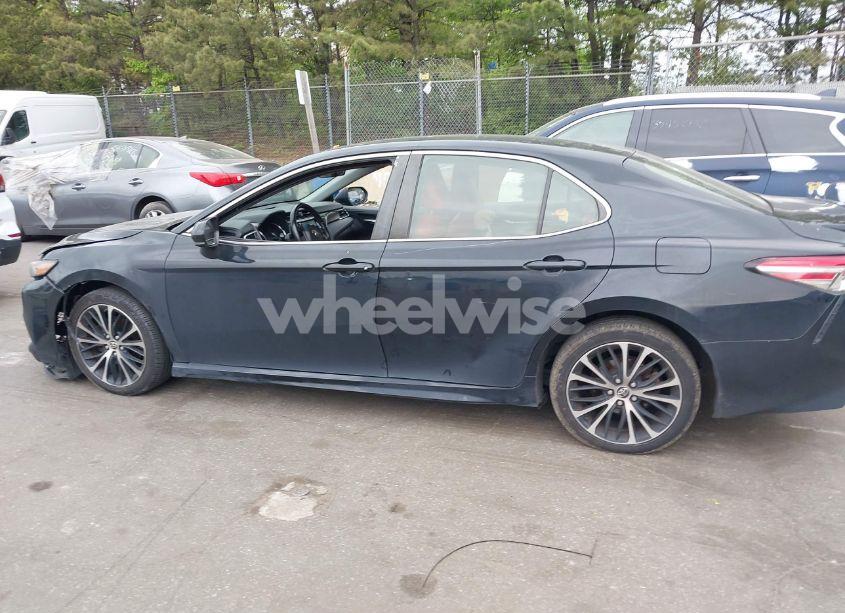 Photo 14 of 2018 Toyota Camry SE (VIN JTNB11HK5J3051104)