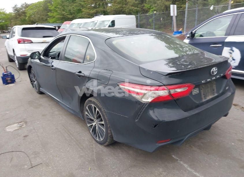 Photo 3 of 2018 Toyota Camry SE (VIN JTNB11HK5J3051104)