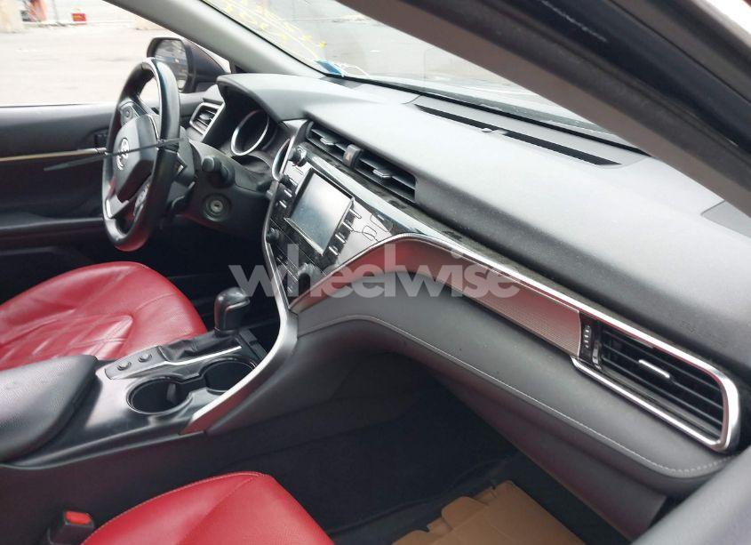 Photo 5 of 2018 Toyota Camry SE (VIN JTNB11HK5J3051104)