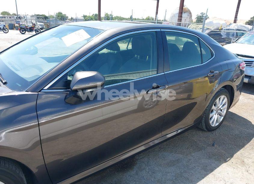 Photo 14 of 2019 Toyota Camry LE (VIN JTNB11HK5K3080376)