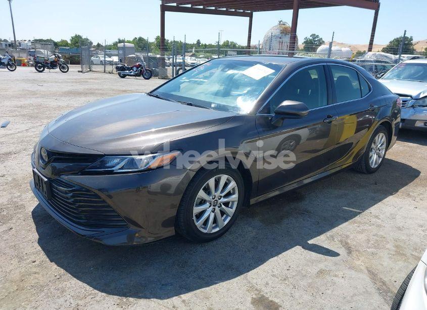 Photo 2 of 2019 Toyota Camry LE (VIN JTNB11HK5K3080376)