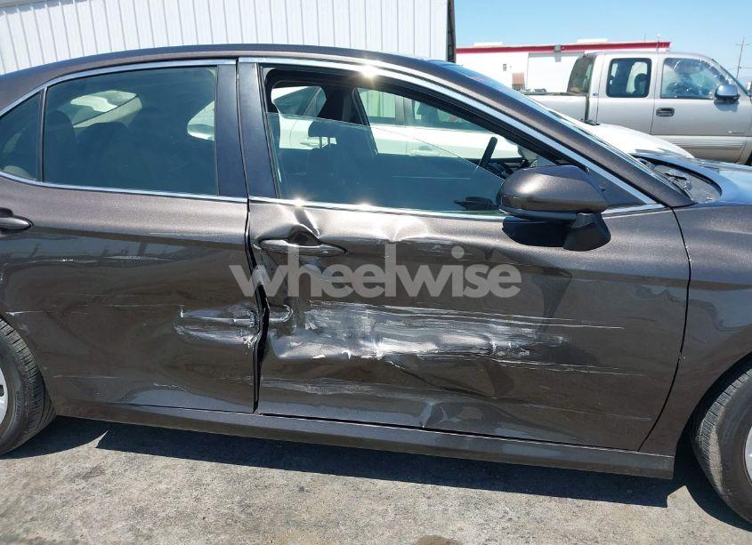 Photo 6 of 2019 Toyota Camry LE (VIN JTNB11HK5K3080376)