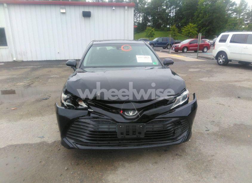 Photo 12 of 2018 Toyota Camry LE (VIN JTNB11HK6J3000288)