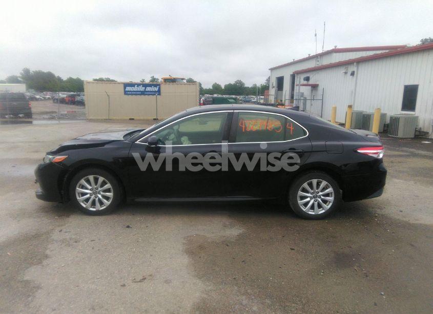 Photo 14 of 2018 Toyota Camry LE (VIN JTNB11HK6J3000288)