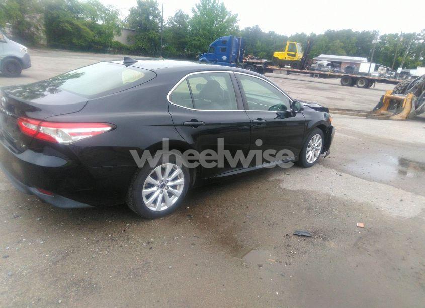 Photo 4 of 2018 Toyota Camry LE (VIN JTNB11HK6J3000288)