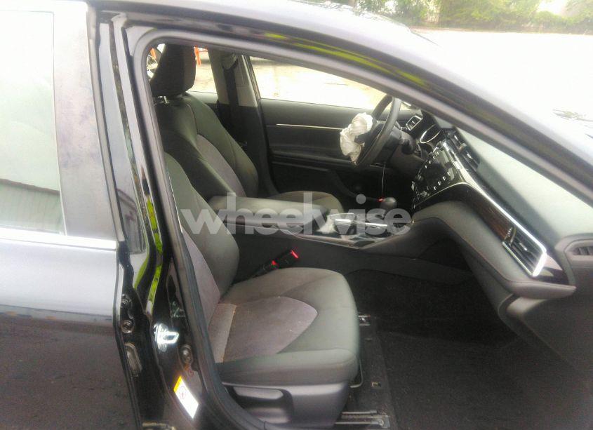 Photo 5 of 2018 Toyota Camry LE (VIN JTNB11HK6J3000288)