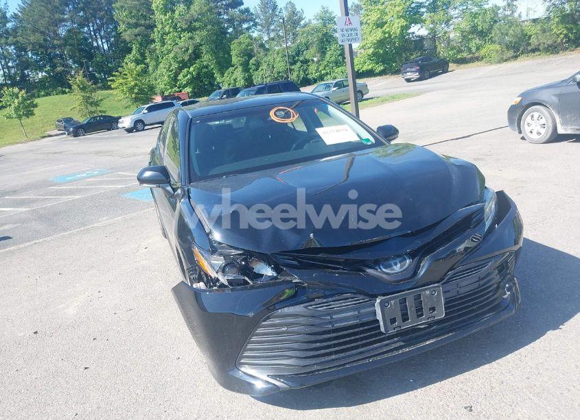 Photo 6 of 2018 Toyota Camry LE (VIN JTNB11HK6J3000288)