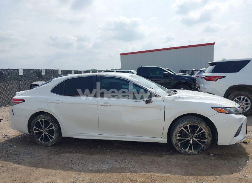 Photo 13 of 2018 Toyota Camry SE (VIN JTNB11HK6J3010075)