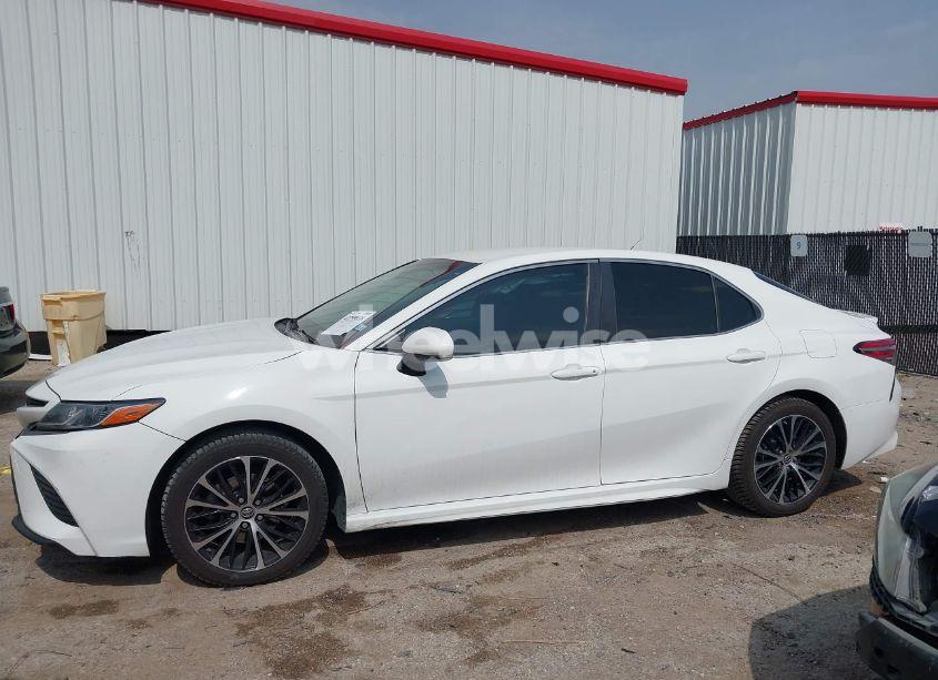 Photo 14 of 2018 Toyota Camry SE (VIN JTNB11HK6J3010075)