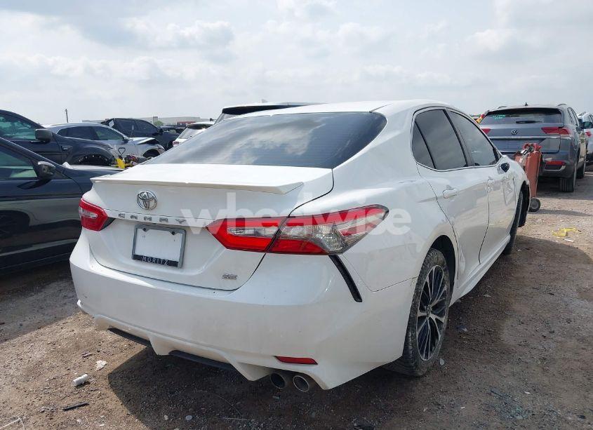 Photo 4 of 2018 Toyota Camry SE (VIN JTNB11HK6J3010075)