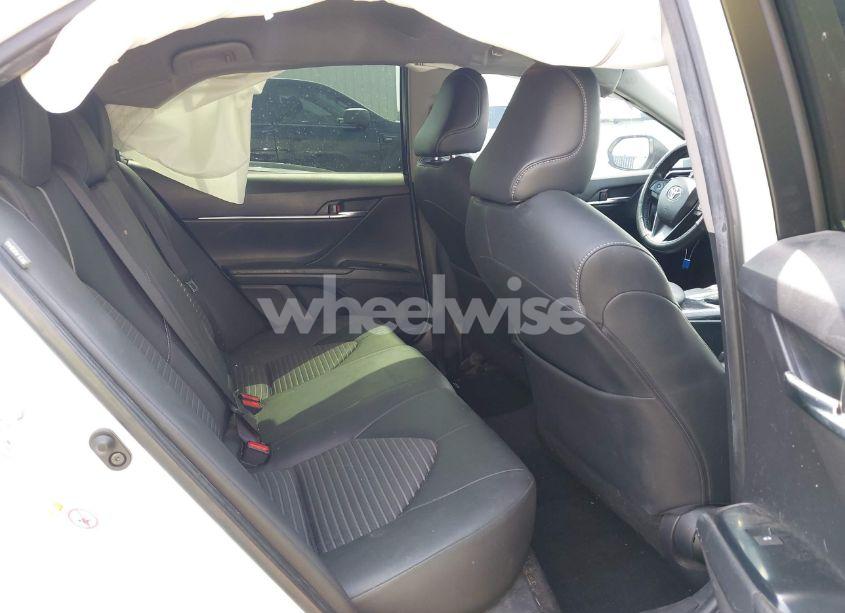 Photo 8 of 2018 Toyota Camry SE (VIN JTNB11HK6J3010075)