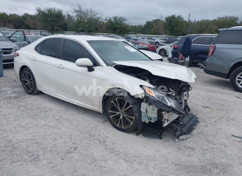 2018 Toyota Camry SE (VIN JTNB11HK6J3035882) main photo