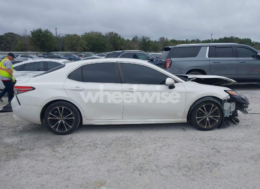 Photo 13 of 2018 Toyota Camry SE (VIN JTNB11HK6J3035882)