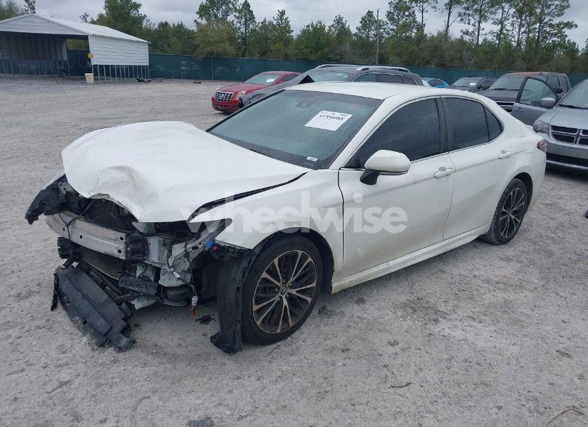 Photo 2 of 2018 Toyota Camry SE (VIN JTNB11HK6J3035882)