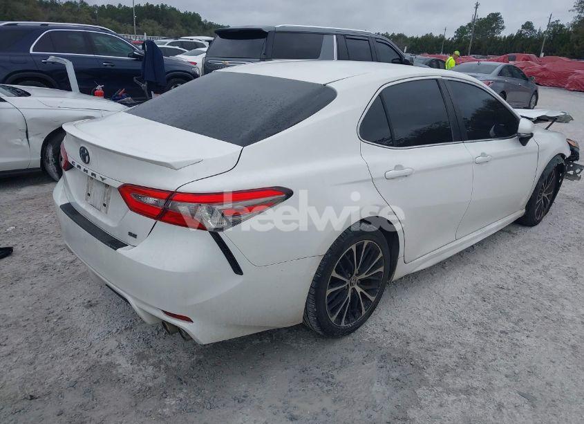 Photo 4 of 2018 Toyota Camry SE (VIN JTNB11HK6J3035882)