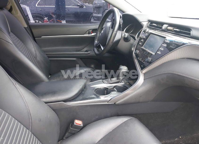 Photo 5 of 2018 Toyota Camry SE (VIN JTNB11HK6J3035882)