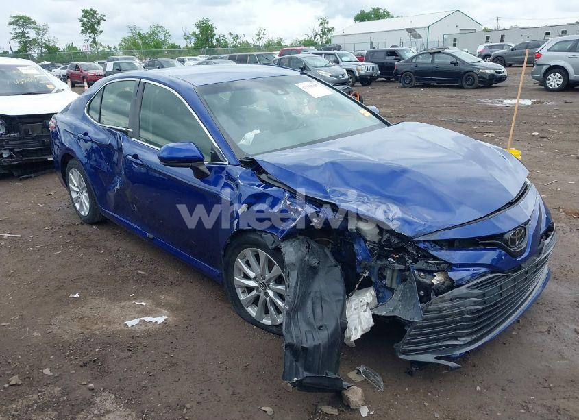 2018 Toyota Camry LE (VIN JTNB11HK7J3066378) main photo