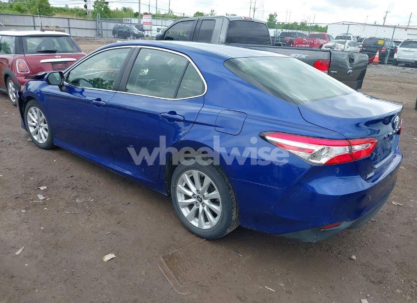 Photo 3 of 2018 Toyota Camry LE (VIN JTNB11HK7J3066378)