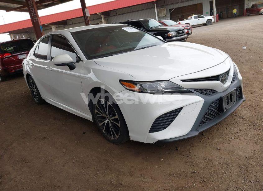 2018 Toyota Camry SE (VIN JTNB11HK7J3073976) main photo