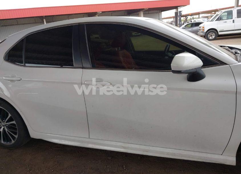 Photo 13 of 2018 Toyota Camry SE (VIN JTNB11HK7J3073976)