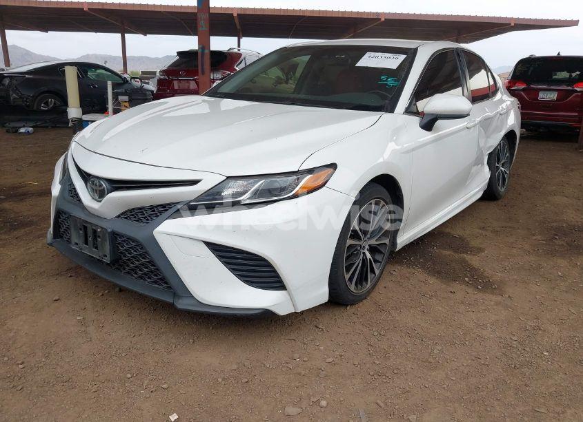 Photo 2 of 2018 Toyota Camry SE (VIN JTNB11HK7J3073976)