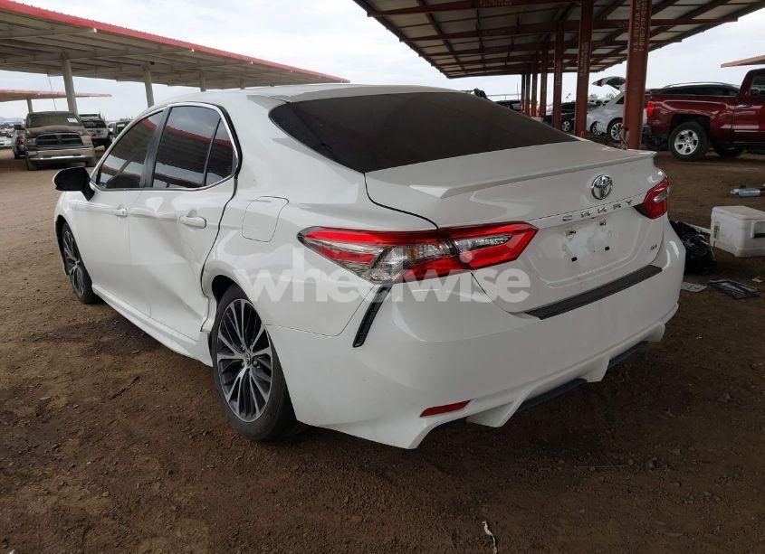 Photo 3 of 2018 Toyota Camry SE (VIN JTNB11HK7J3073976)