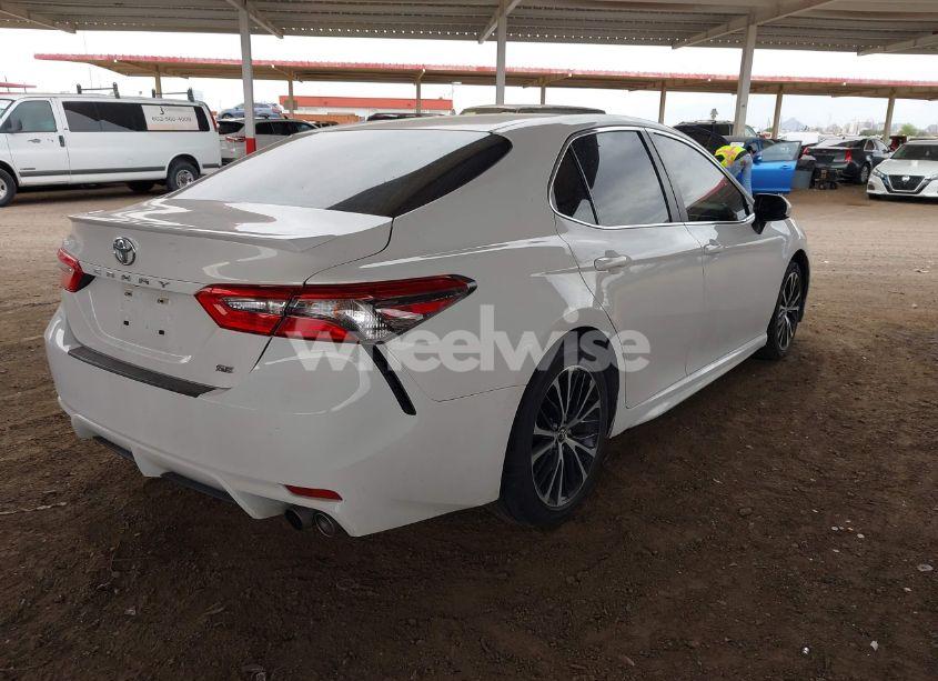 Photo 4 of 2018 Toyota Camry SE (VIN JTNB11HK7J3073976)