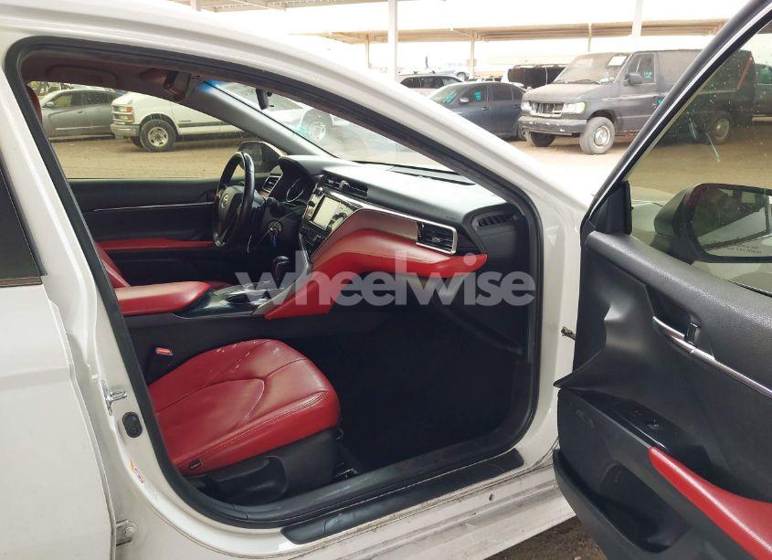 Photo 5 of 2018 Toyota Camry SE (VIN JTNB11HK7J3073976)