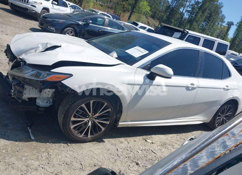 Photo 14 of 2018 Toyota Camry SE (VIN JTNB11HK8J3021966)