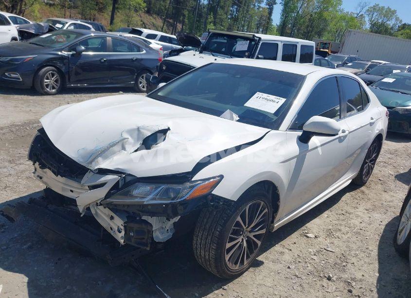 Photo 2 of 2018 Toyota Camry SE (VIN JTNB11HK8J3021966)