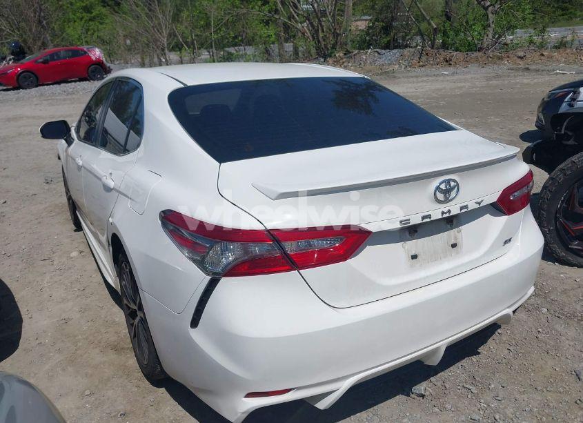 Photo 3 of 2018 Toyota Camry SE (VIN JTNB11HK8J3021966)