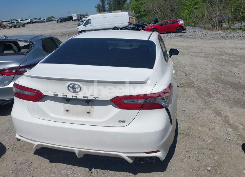 Photo 4 of 2018 Toyota Camry SE (VIN JTNB11HK8J3021966)