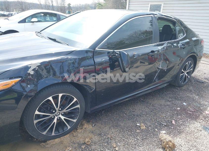 Photo 6 of 2018 Toyota Camry SE (VIN JTNB11HK9J3006490)