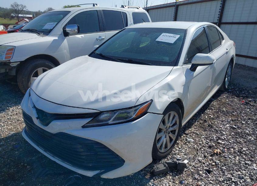 Photo 2 of 2018 Toyota Camry LE (VIN JTNB11HKXJ3003081)