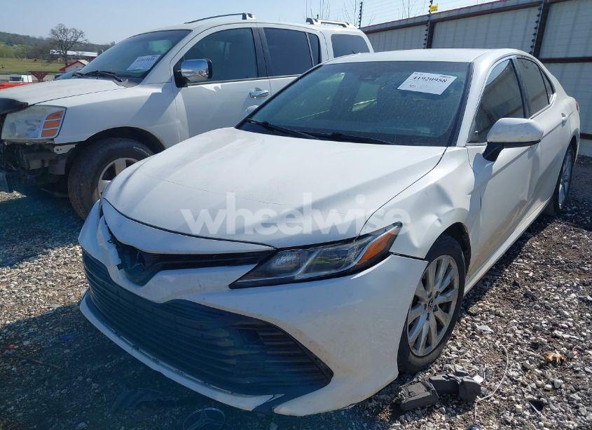 Photo 6 of 2018 Toyota Camry LE (VIN JTNB11HKXJ3003081)