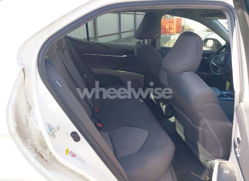 Photo 8 of 2018 Toyota Camry LE (VIN JTNB11HKXJ3003081)