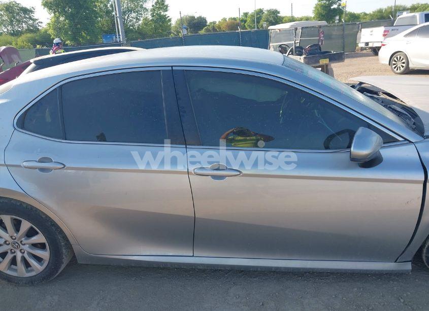 Photo 13 of 2018 Toyota Camry LE (VIN JTNB11HKXJ3017594)