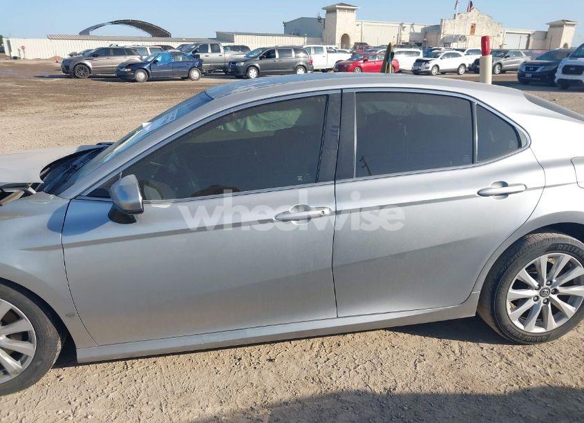 Photo 14 of 2018 Toyota Camry LE (VIN JTNB11HKXJ3017594)