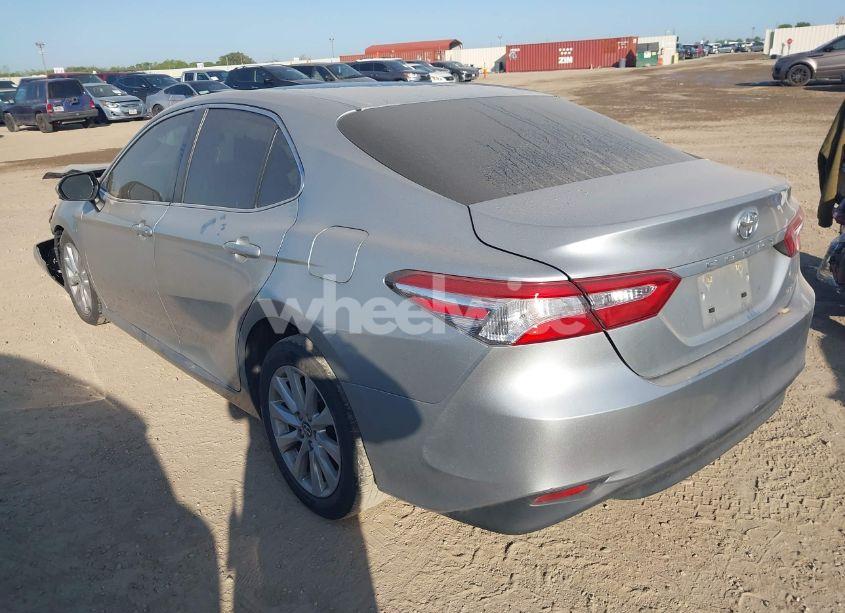Photo 3 of 2018 Toyota Camry LE (VIN JTNB11HKXJ3017594)