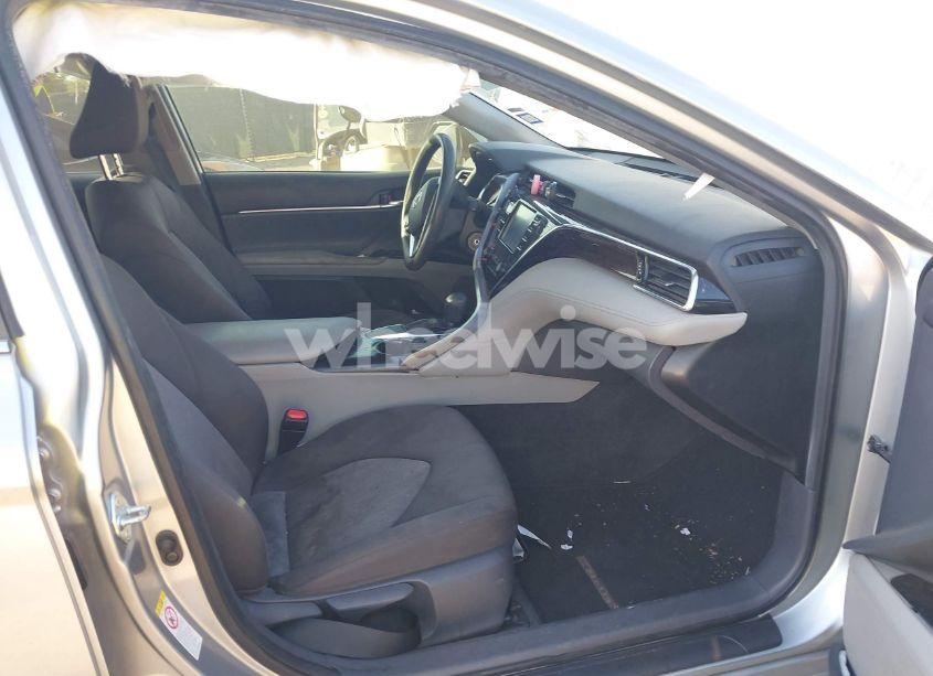 Photo 5 of 2018 Toyota Camry LE (VIN JTNB11HKXJ3017594)