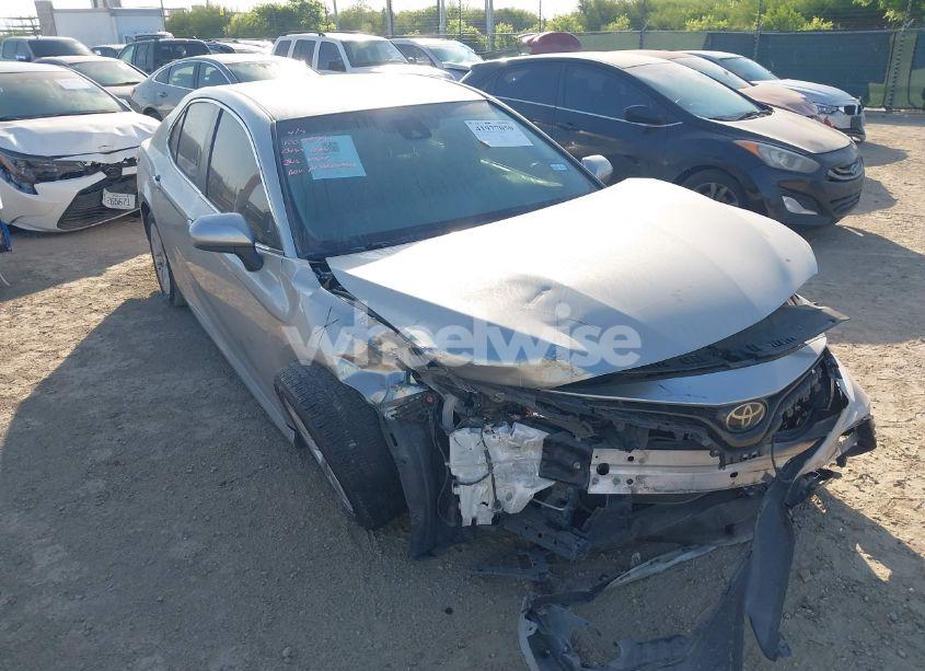 Photo 6 of 2018 Toyota Camry LE (VIN JTNB11HKXJ3017594)