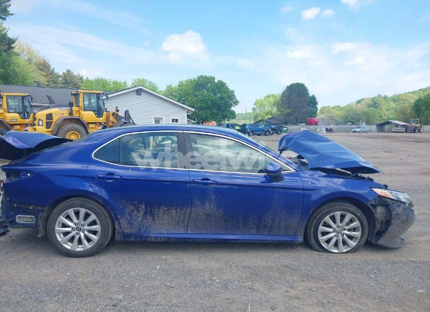 Photo 14 of 2018 Toyota Camry LE (VIN JTNB11HKXJ3042883)